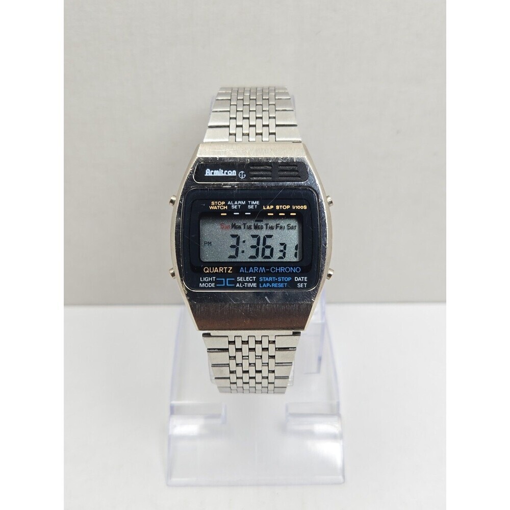 Vintage Armitron M199 40/6174-5 Alarm Chrono Digital LCD Mens Watch New Battery